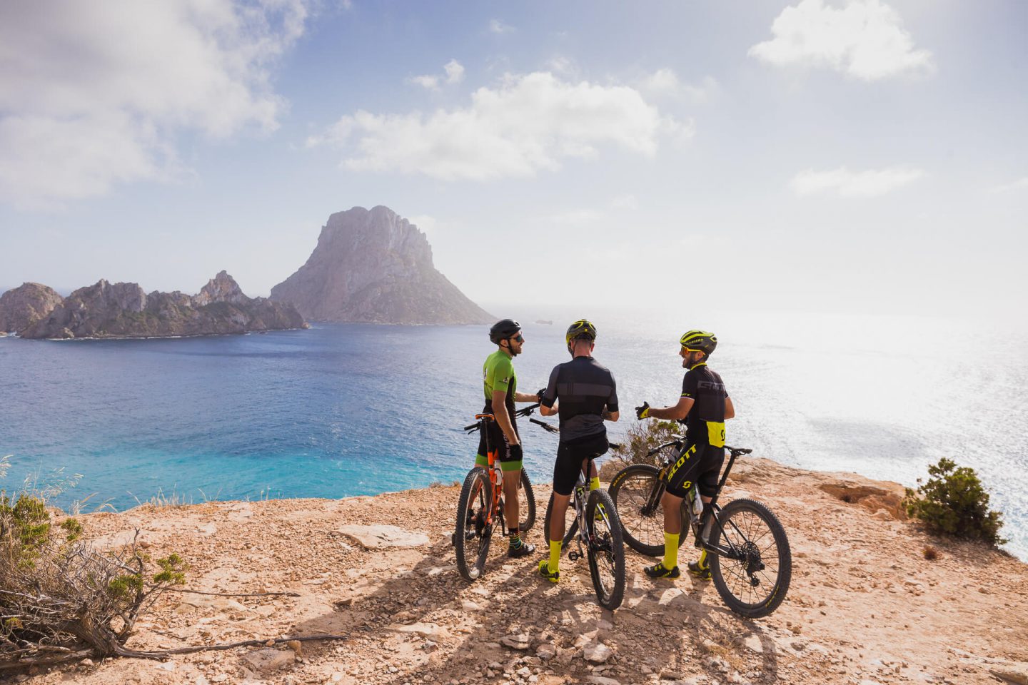 MTB and road bike rental and guided routes in