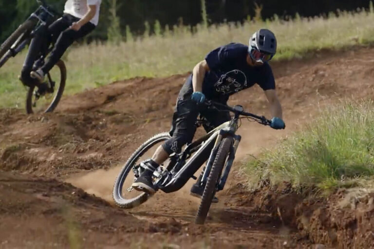 Rutas de ebike enduro por los senderos Ibiza